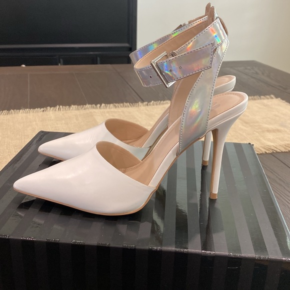 Victoria’s Secret Vintage White Leather Stilettos - Picture 3 of 12